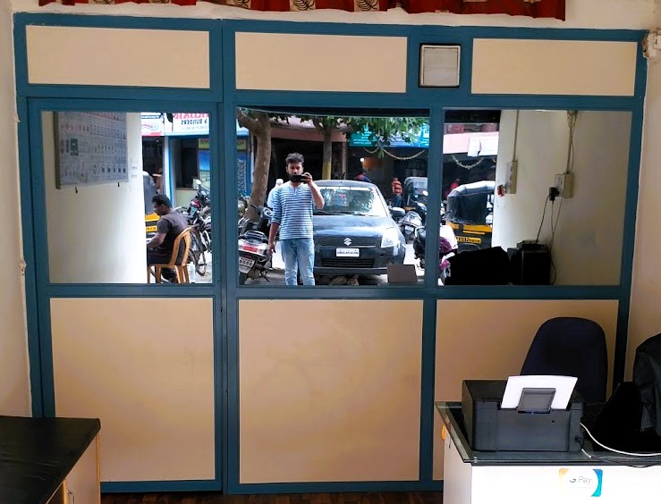 Modern glass partition system for an office